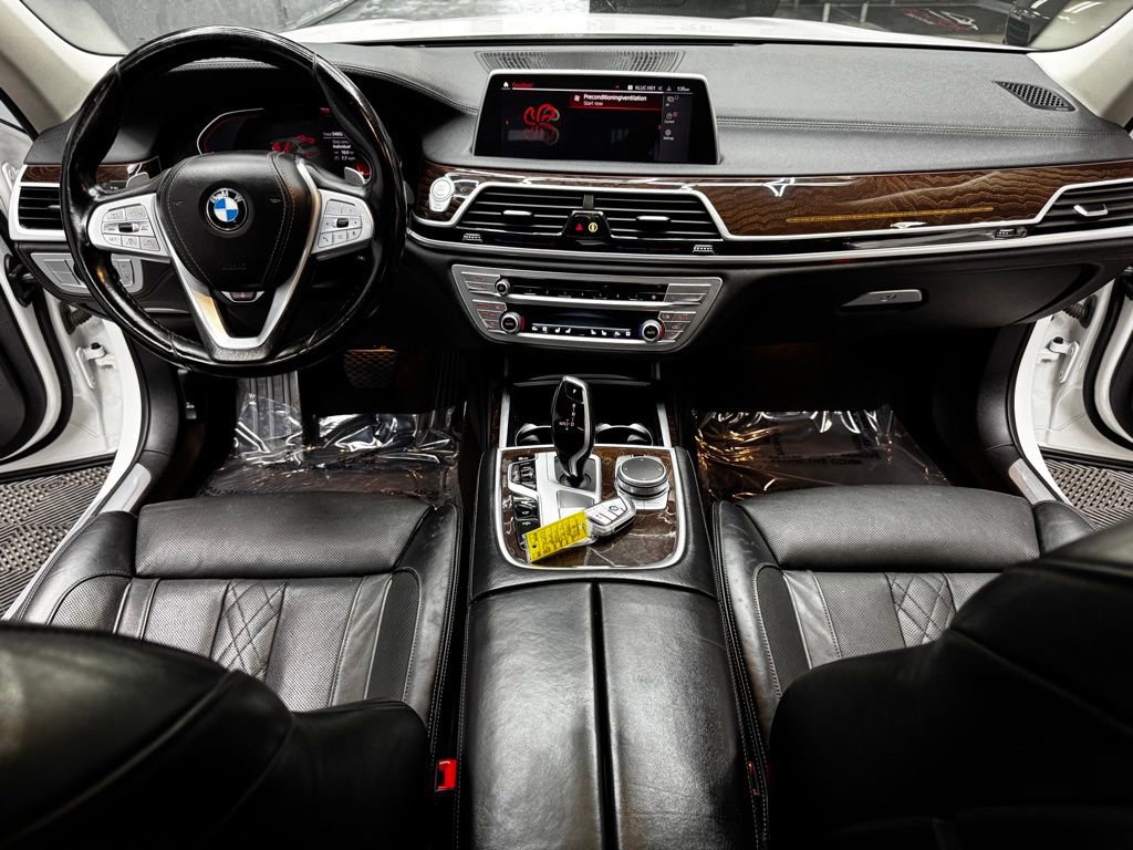 Used 2021 BMW 750i xDrive image 39