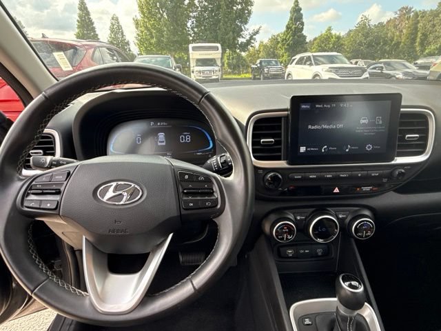 Used 2025 Hyundai Venue SEL FWD image 11