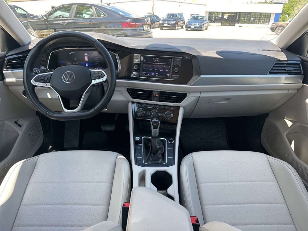 Used 2023 Volkswagen Jetta SE FWD image 16
