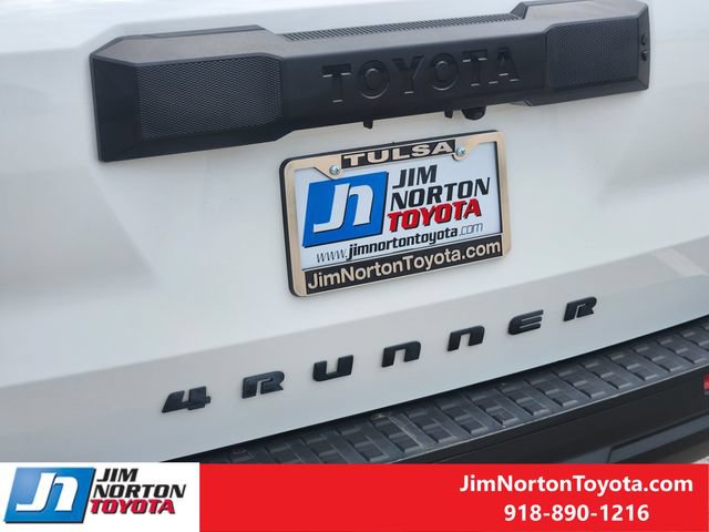 Used 2025 Toyota 4Runner SR5 AWD/4WD image 11