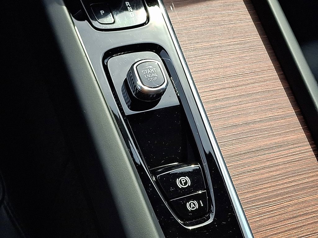 Used 2022 Volvo S60 B5 Momentum w/ Climate Package image 24