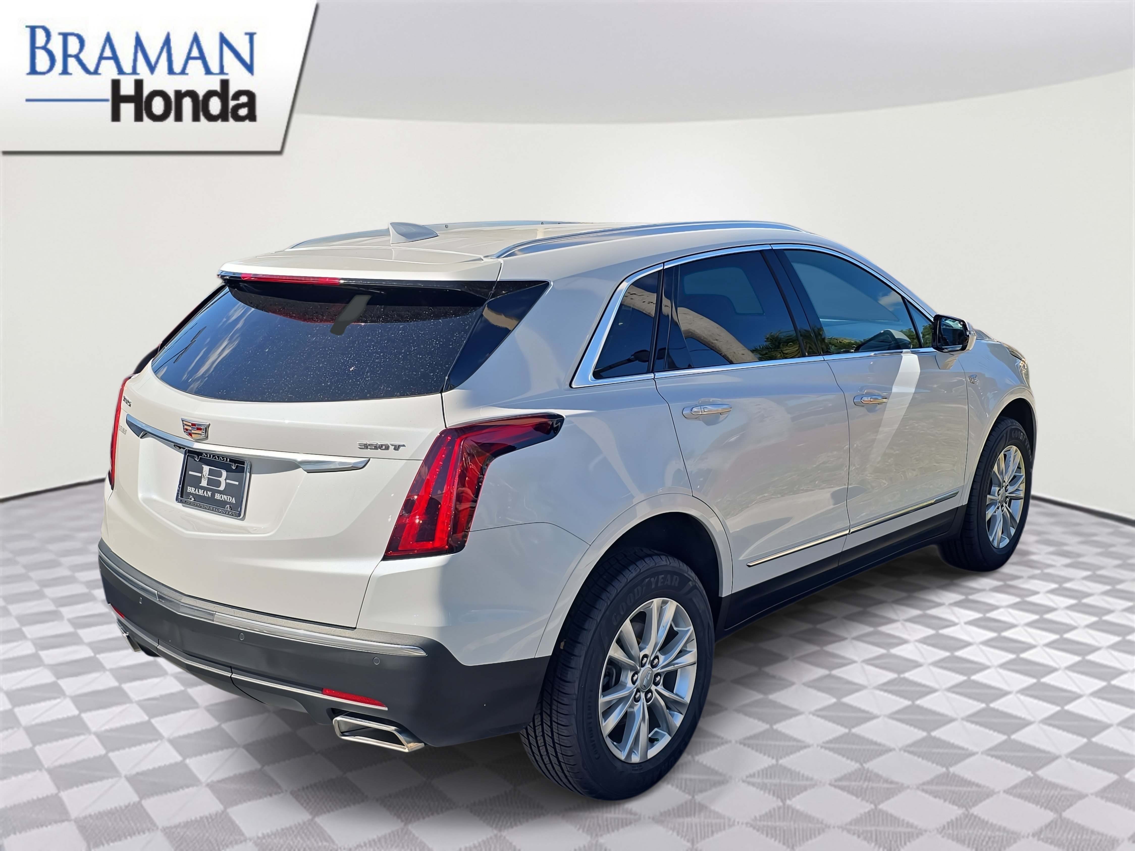 Used 2023 Cadillac XT5 Luxury image 3