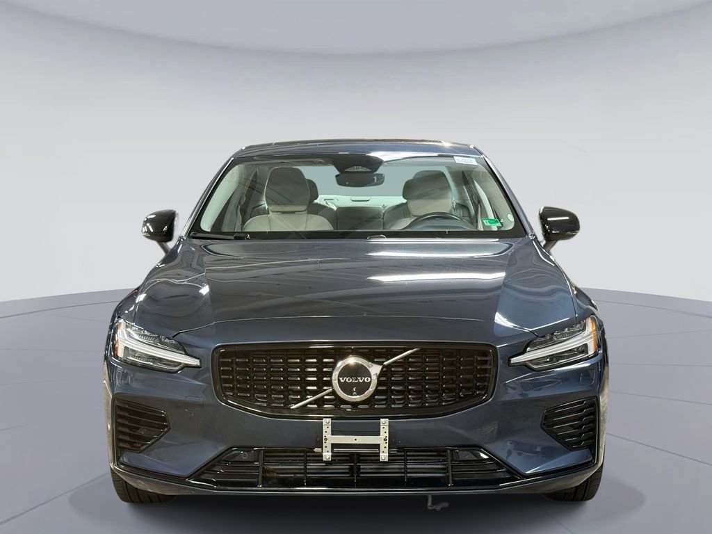 Used 2025 Volvo S60 T8 Plus image 8