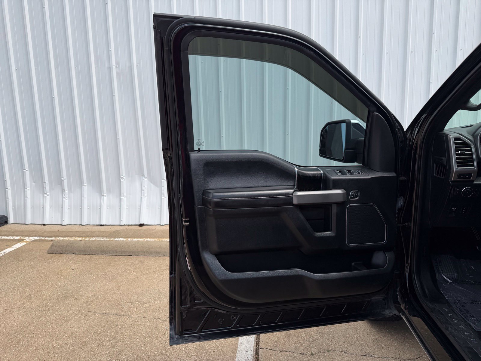 Used 2019 Ford F150 Platinum w/ Equipment Group 701A Luxury AWD/4WD image 20