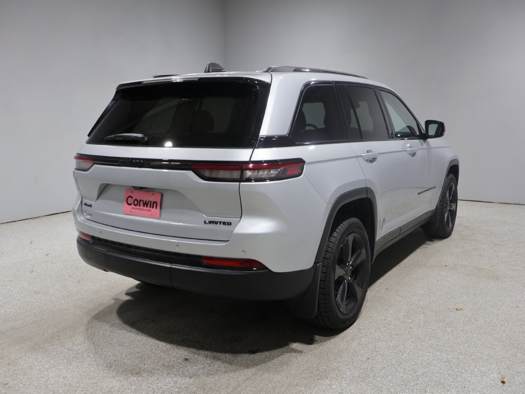 Used 2023 Jeep Grand Cherokee Limited w/ Black Appearance Package AWD/4WD image 2