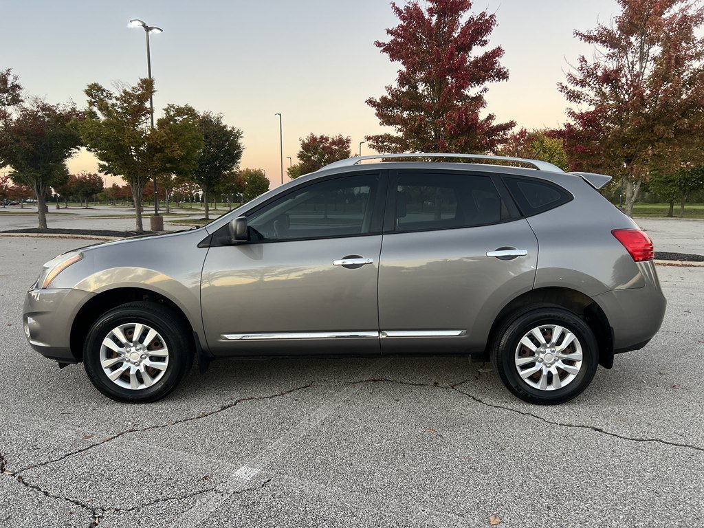 Used 2014 Nissan Rogue S w/ Convenience Package AWD/4WD image 2