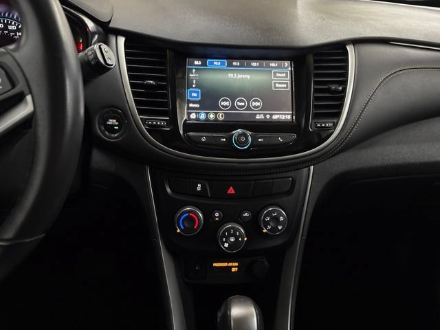 Used 2019 Chevrolet Trax LT w/ Sun & Sound Package AWD/4WD image 33