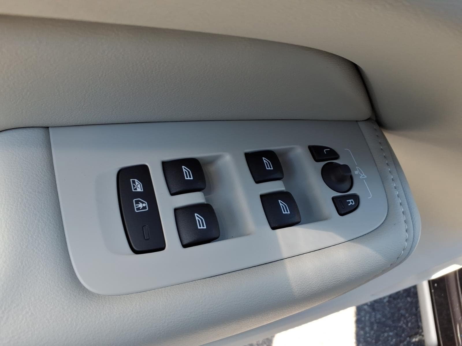 New 2027 Volvo XC60 B5 Ultra AWD/4WD image 12