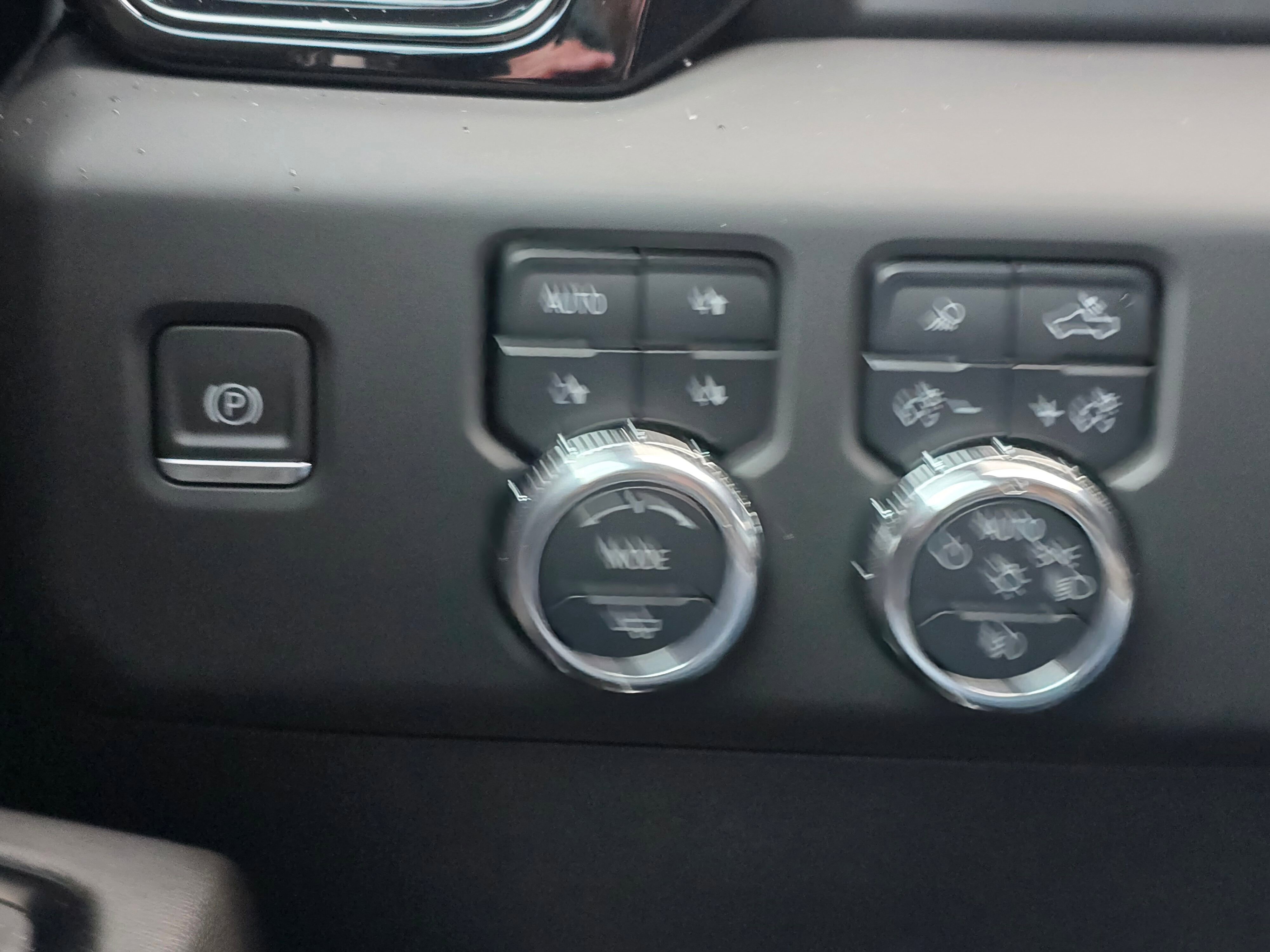 Used 2024 GMC Sierra 1500 AT4 w/ Technology Package AWD/4WD image 33