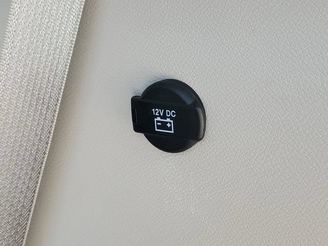 Used 2023 Chrysler Voyager LX FWD image 8
