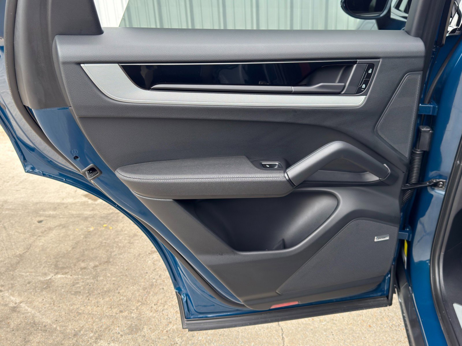 Used 2024 Porsche Cayenne w/ Premium Package image 49