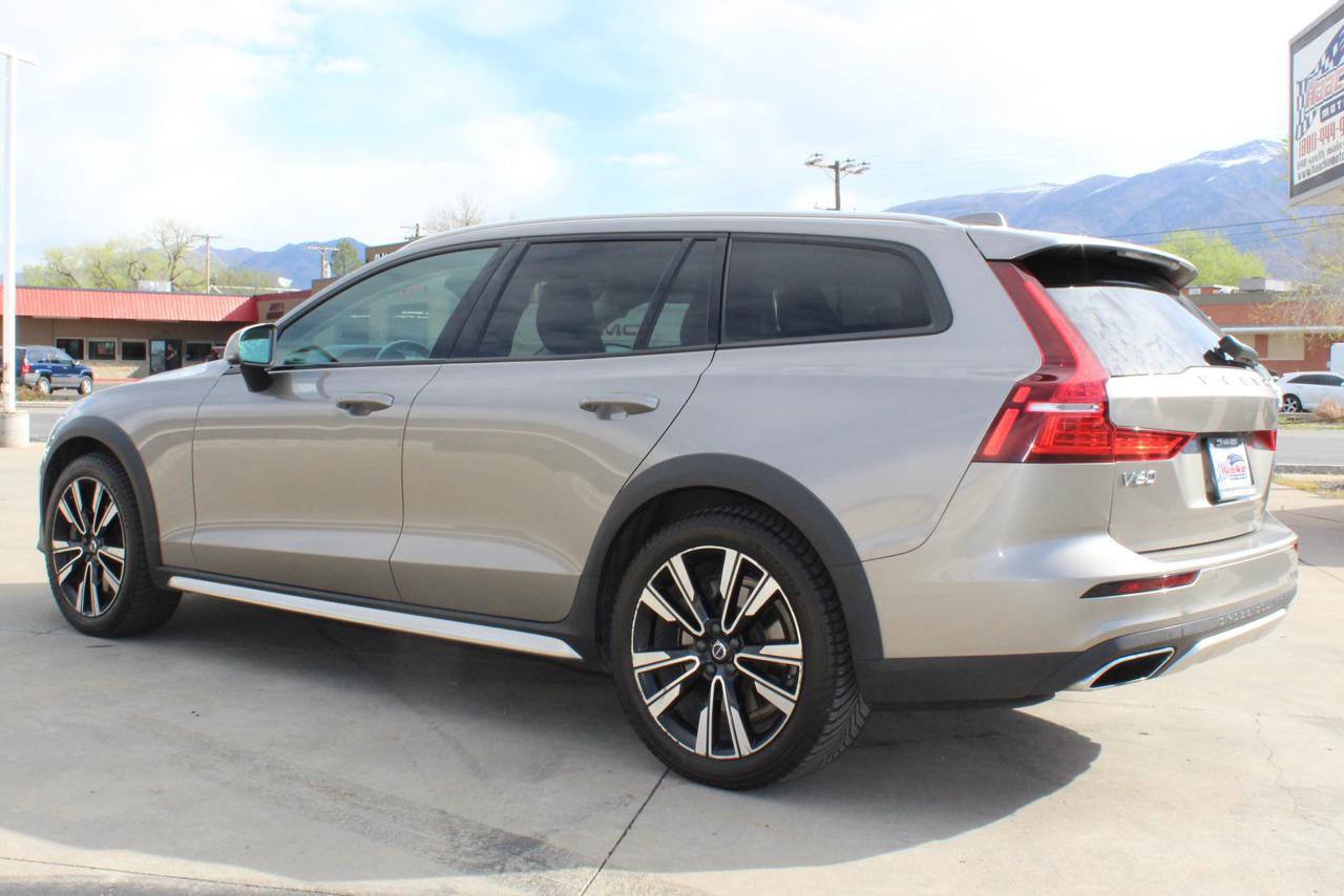 Used 2020 Volvo V60 T5 Cross Country image 38
