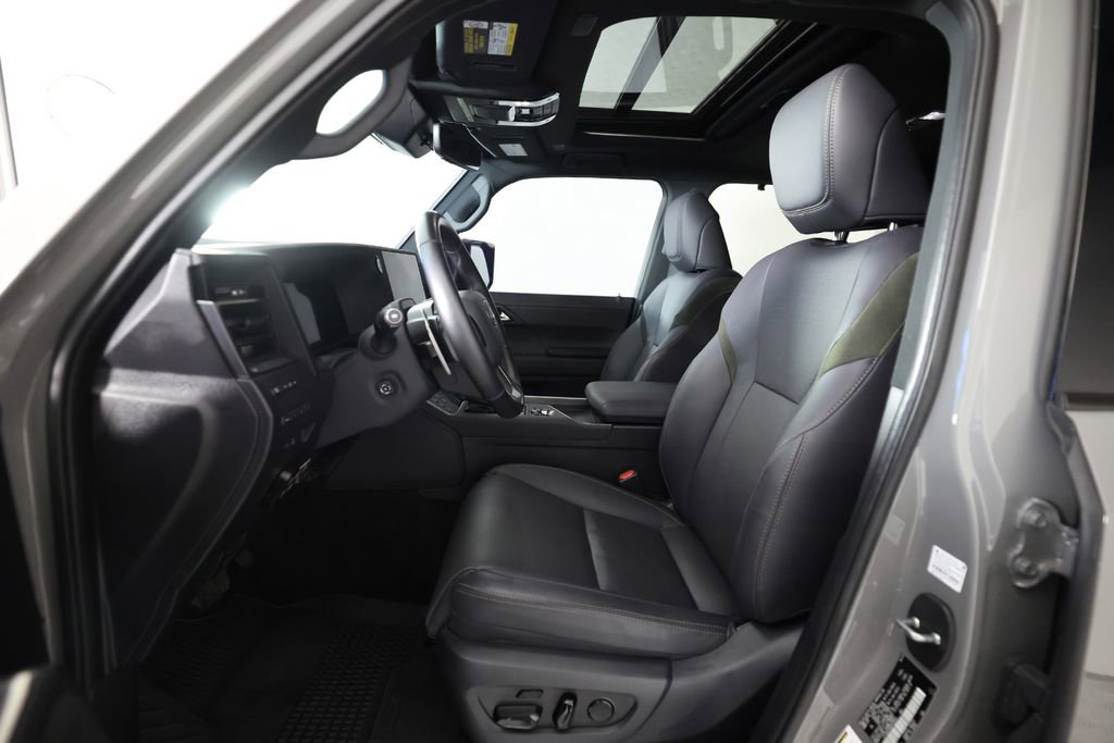 Used 2024 Lexus GX 550 AWD/4WD image 16