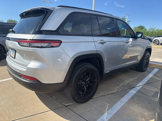 Used 2024 Jeep Grand Cherokee Altitude image 4
