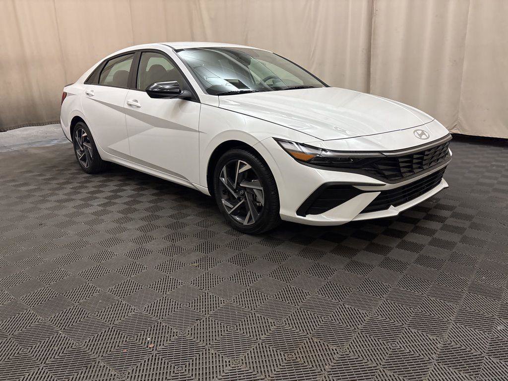 New 2025 Hyundai Elantra Sport image 3