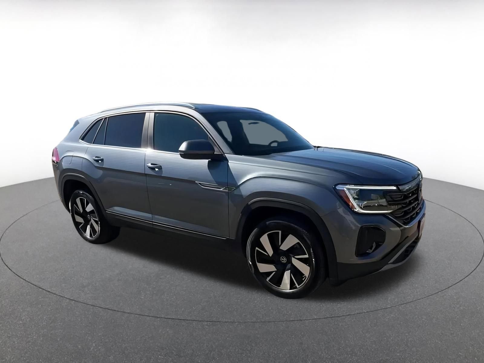 Used 2025 Volkswagen Atlas Cross Sport SE image 2