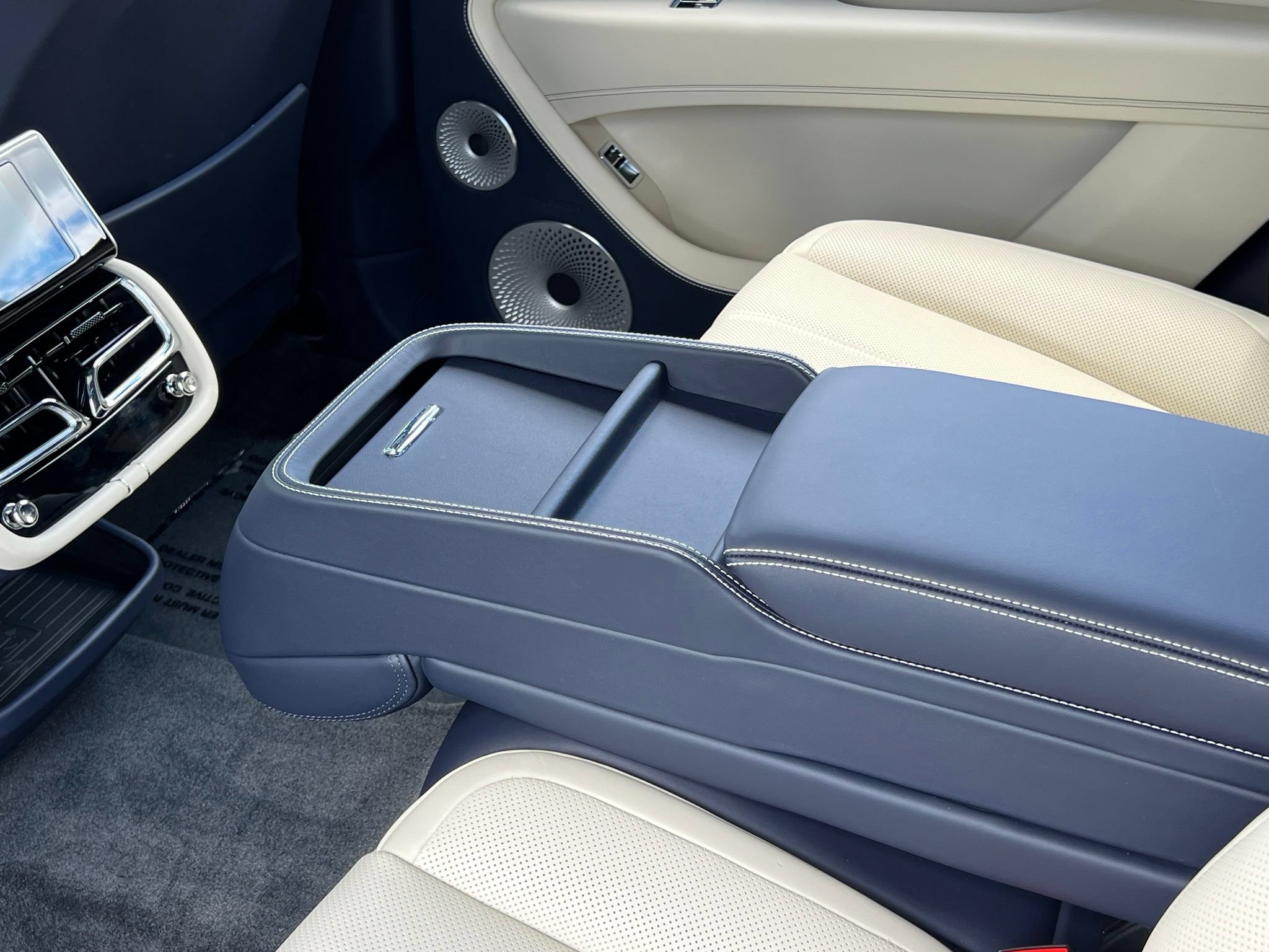 New 2026 Bentley Bentayga Extended Wheelbase AWD/4WD image 20