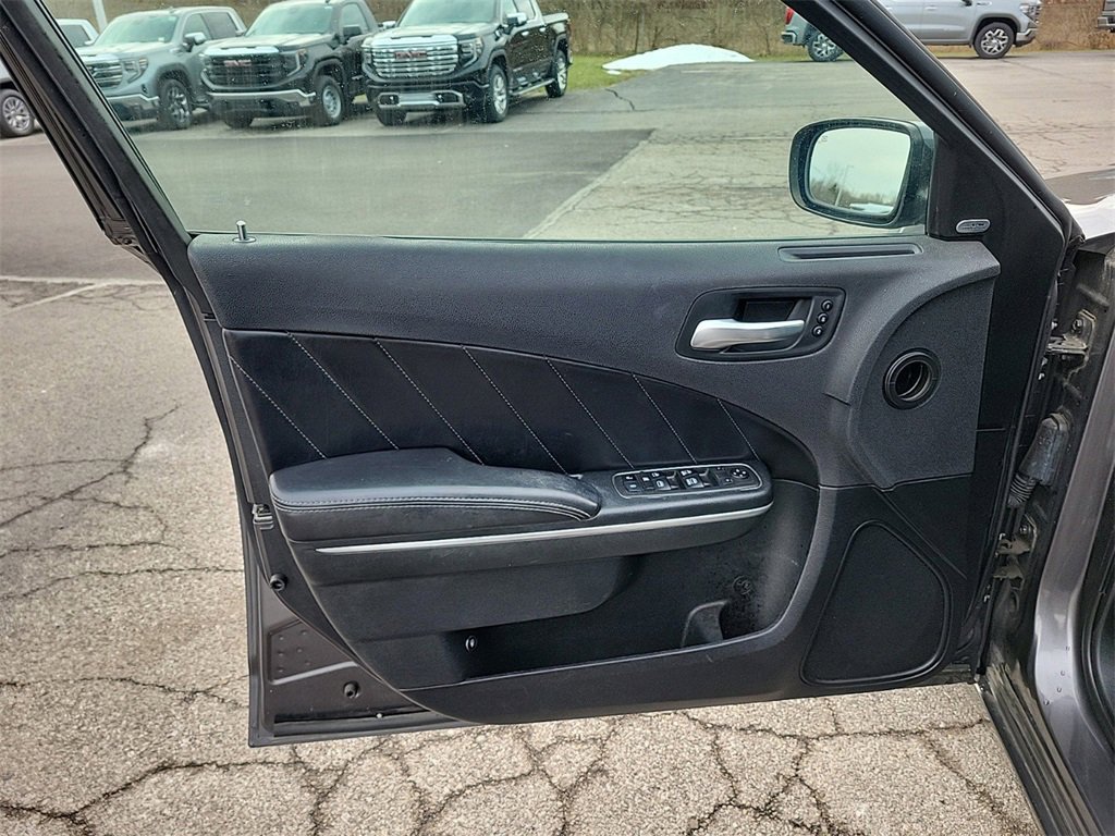 Used 2018 Dodge Charger R/T w/ Plus Group image 18