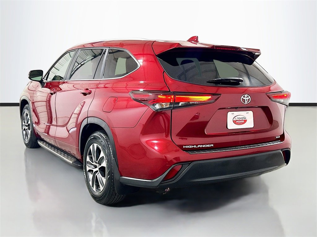 Used 2024 Toyota Highlander XLE image 6