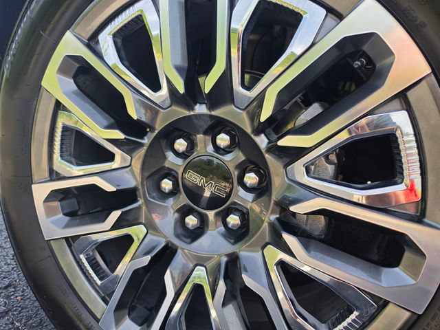 Used 2023 GMC Yukon Denali Ultimate AWD/4WD image 16