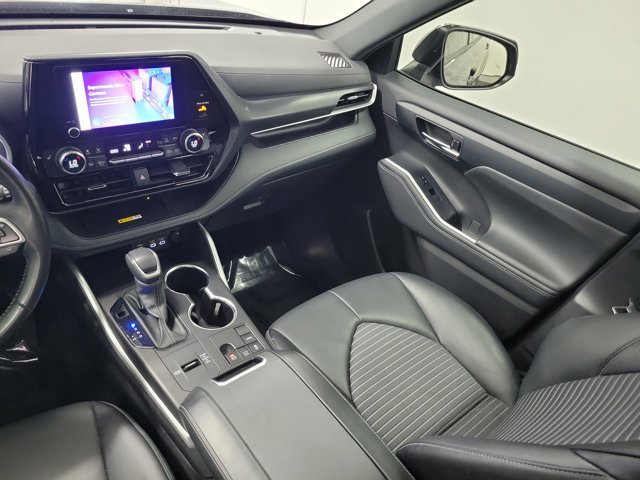 Used 2024 Toyota Highlander LE image 14