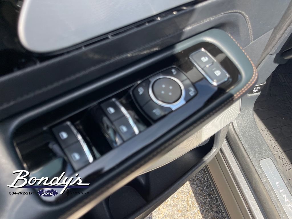 Used 2025 Lincoln Aviator Reserve w/ Equipment Group 201A image 8