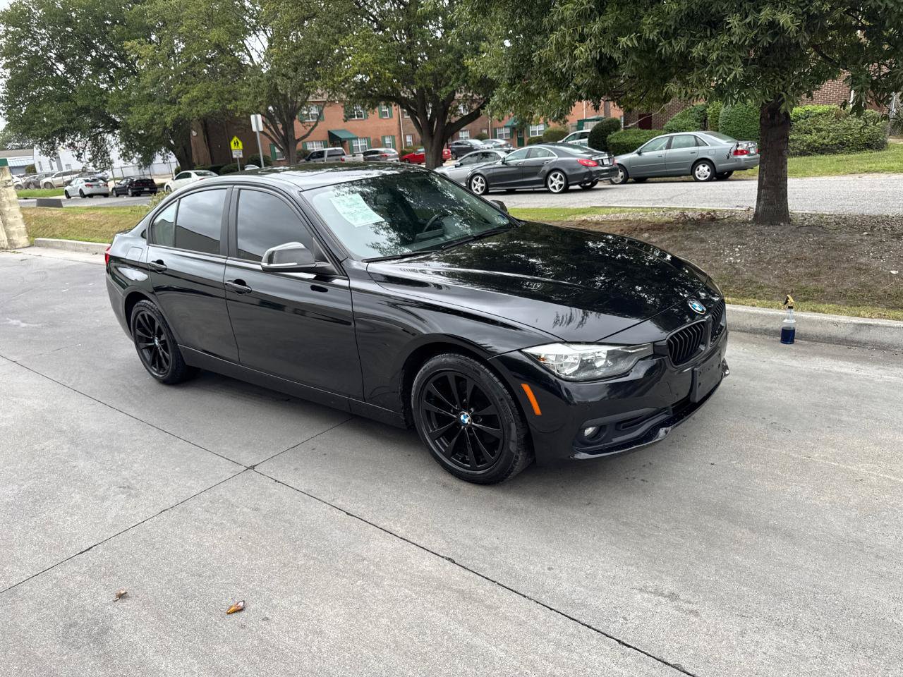 Used 2017 BMW 320i xDrive Sedan AWD/4WD image 2