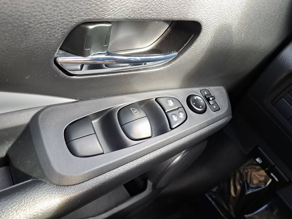 Used 2023 Nissan Kicks SR w/ SR Premium Package image 26