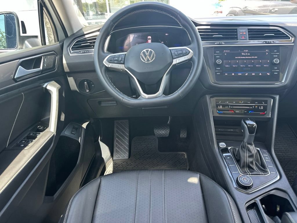 Used 2024 Volkswagen Tiguan SE AWD/4WD image 15