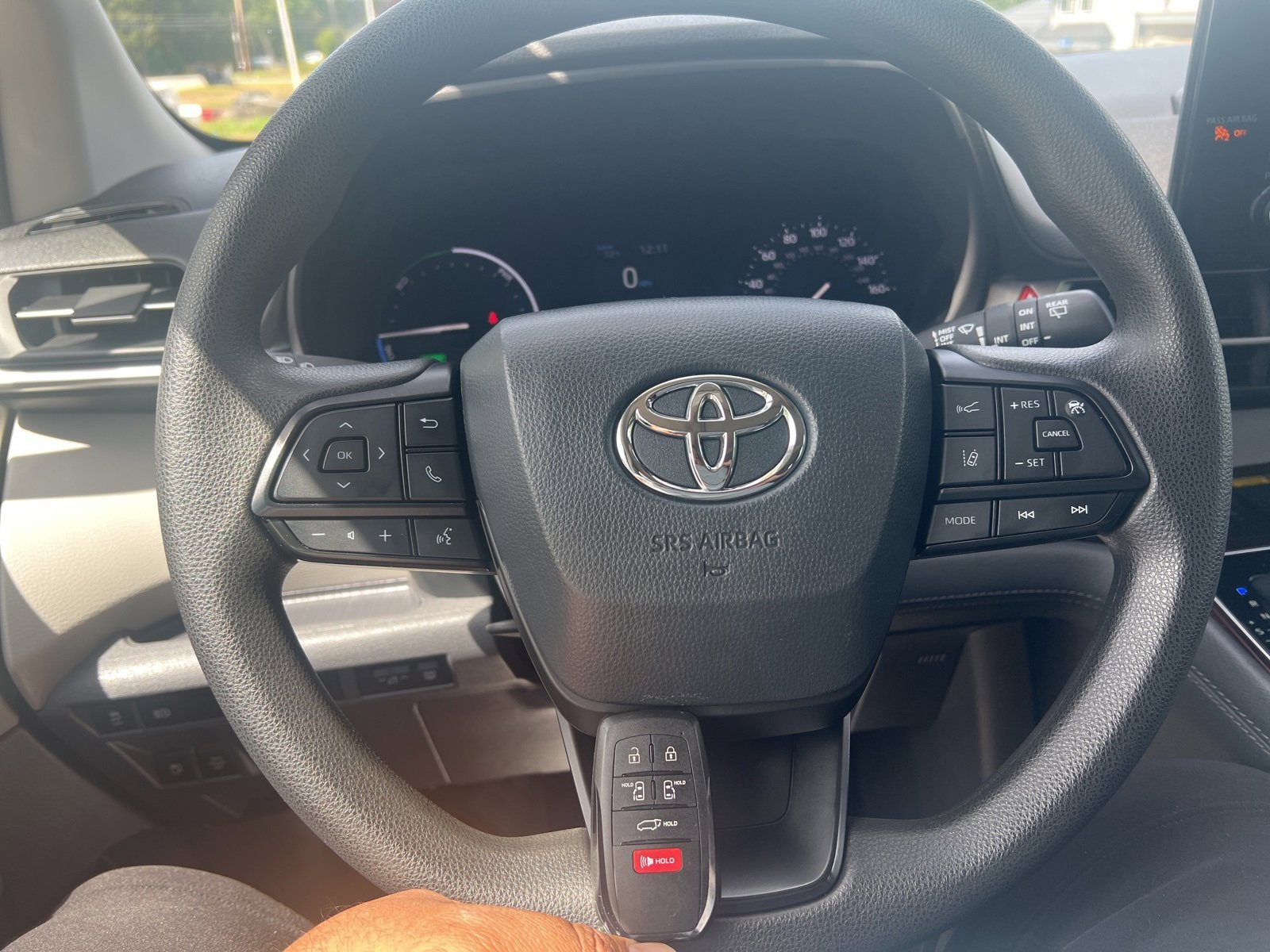 Used 2024 Toyota Sienna LE image 29