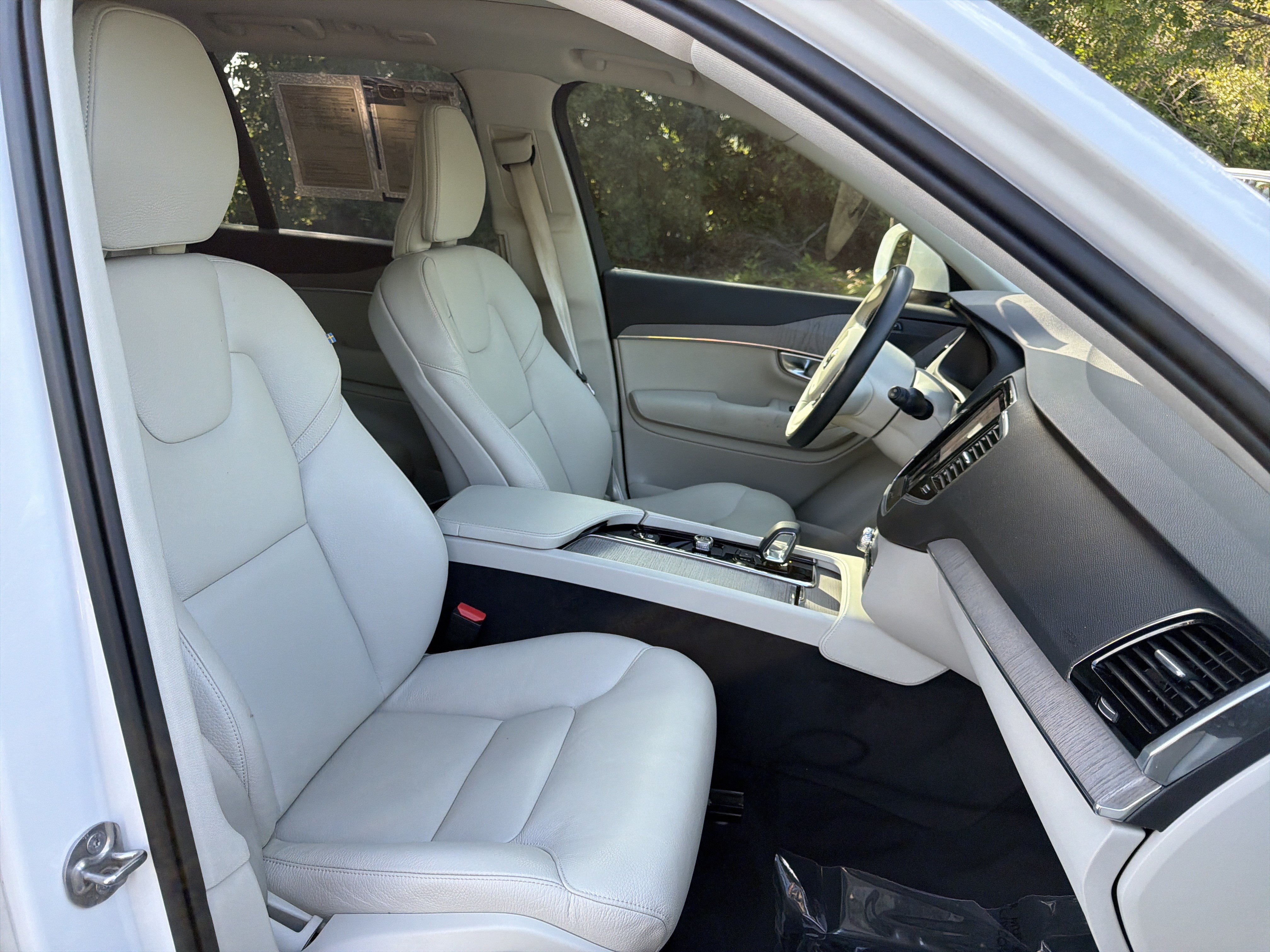 Certified 2024 Volvo XC90 T8 Plus w/ Protection Package AWD/4WD image 35