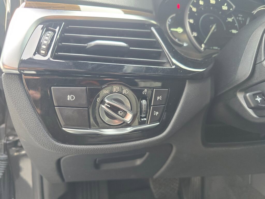 Used 2018 BMW 530e xDrive AWD/4WD image 24