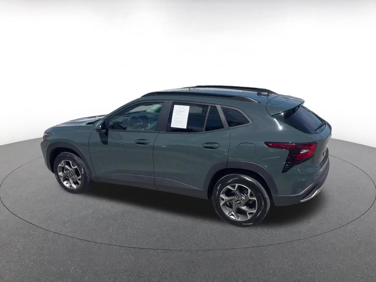 Used 2025 Chevrolet Trax LT FWD image 10