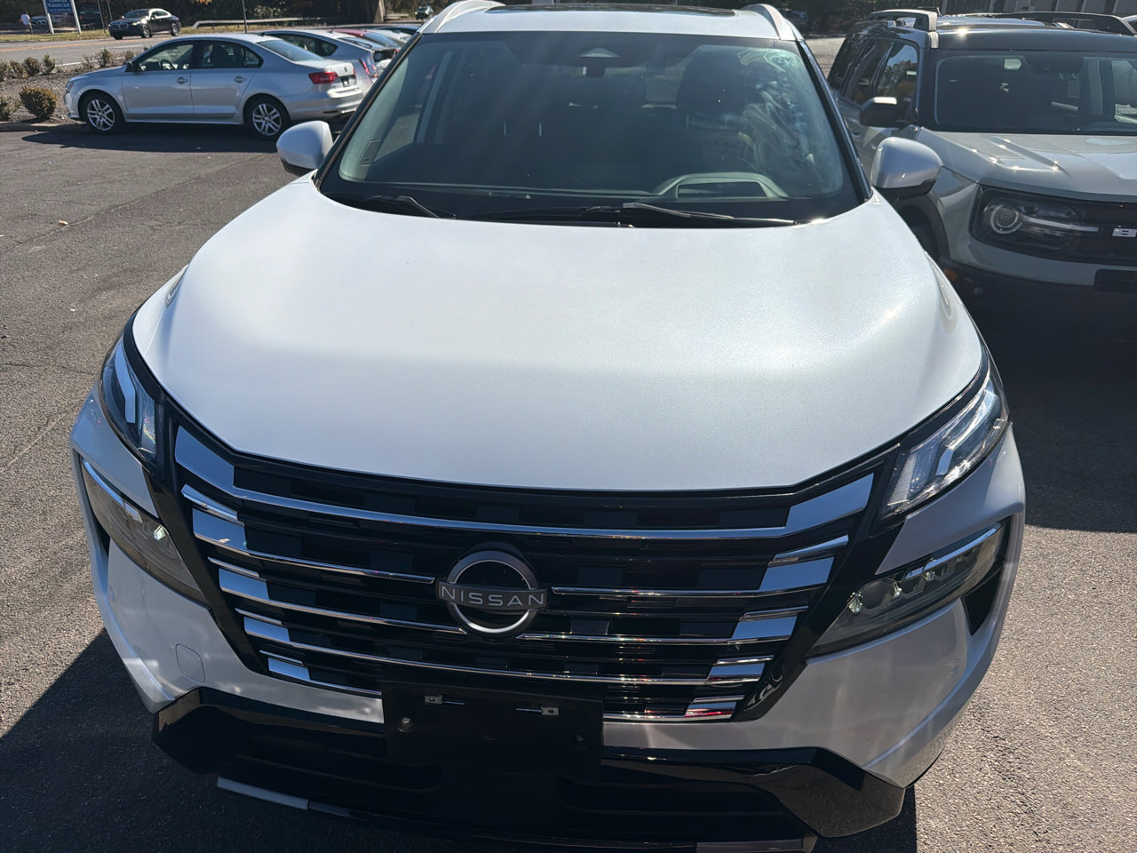 Used 2024 Nissan Rogue Platinum w/ Platinum Premium Package image 2