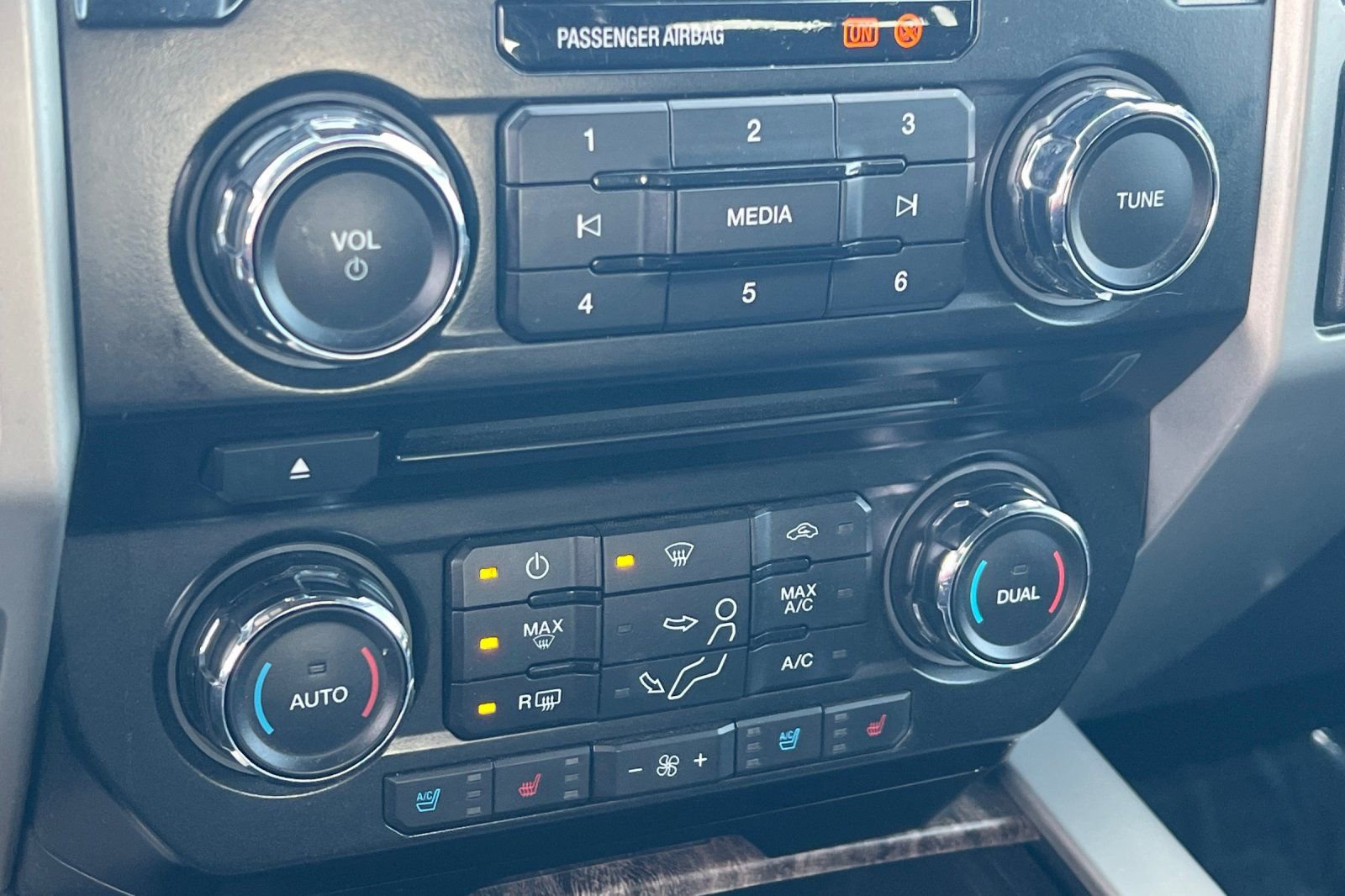 Used 2017 Ford F350 Lariat w/ Camper Package image 17