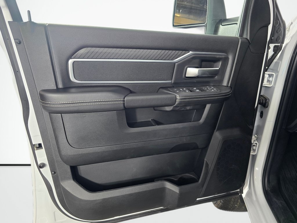 New 2026 RAM 3500 Big Horn AWD/4WD image 17