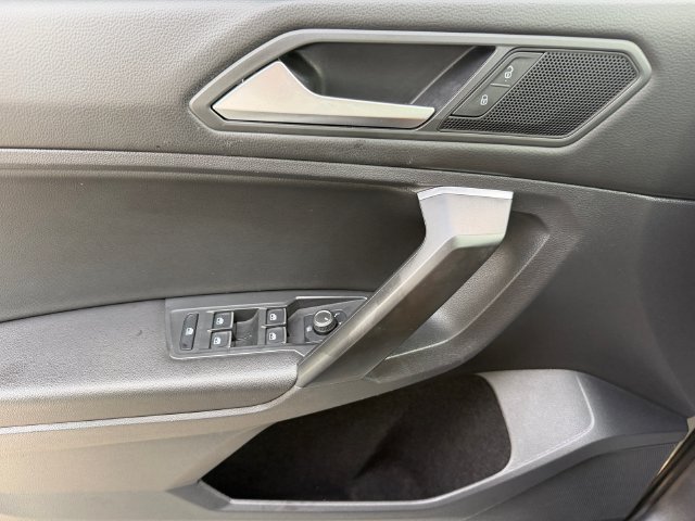 Used 2021 Volkswagen Tiguan SE R-Line FWD image 30