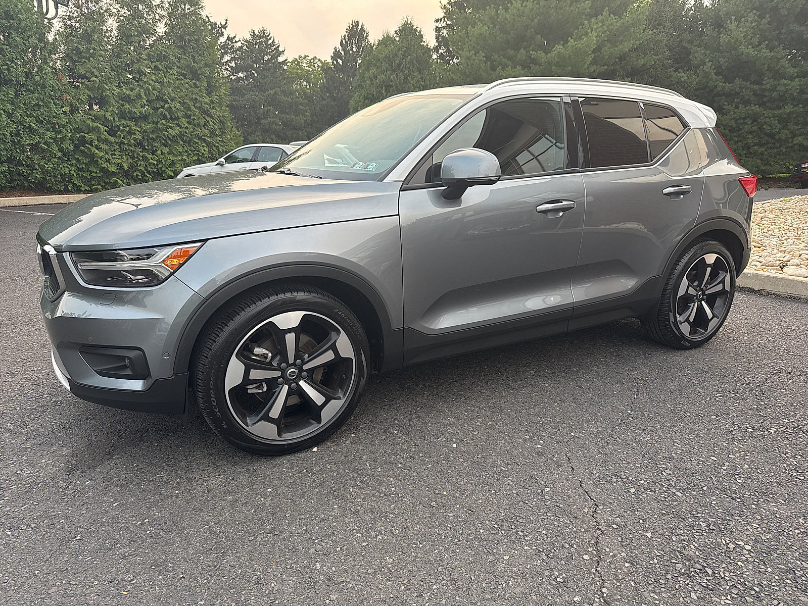 Used 2019 Volvo XC40 T5 Momentum AWD/4WD image 12