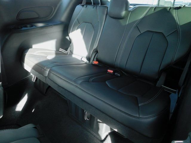 New 2026 Chrysler Pacifica Select image 22