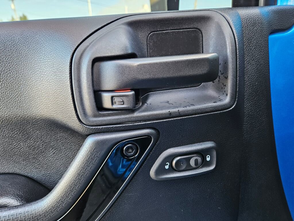 Used 2015 Jeep Wrangler Unlimited Sahara image 17