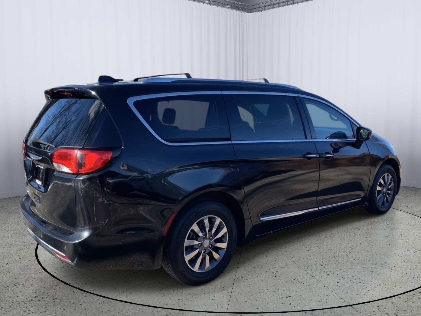 Used 2020 Chrysler Pacifica Touring-L Plus image 7