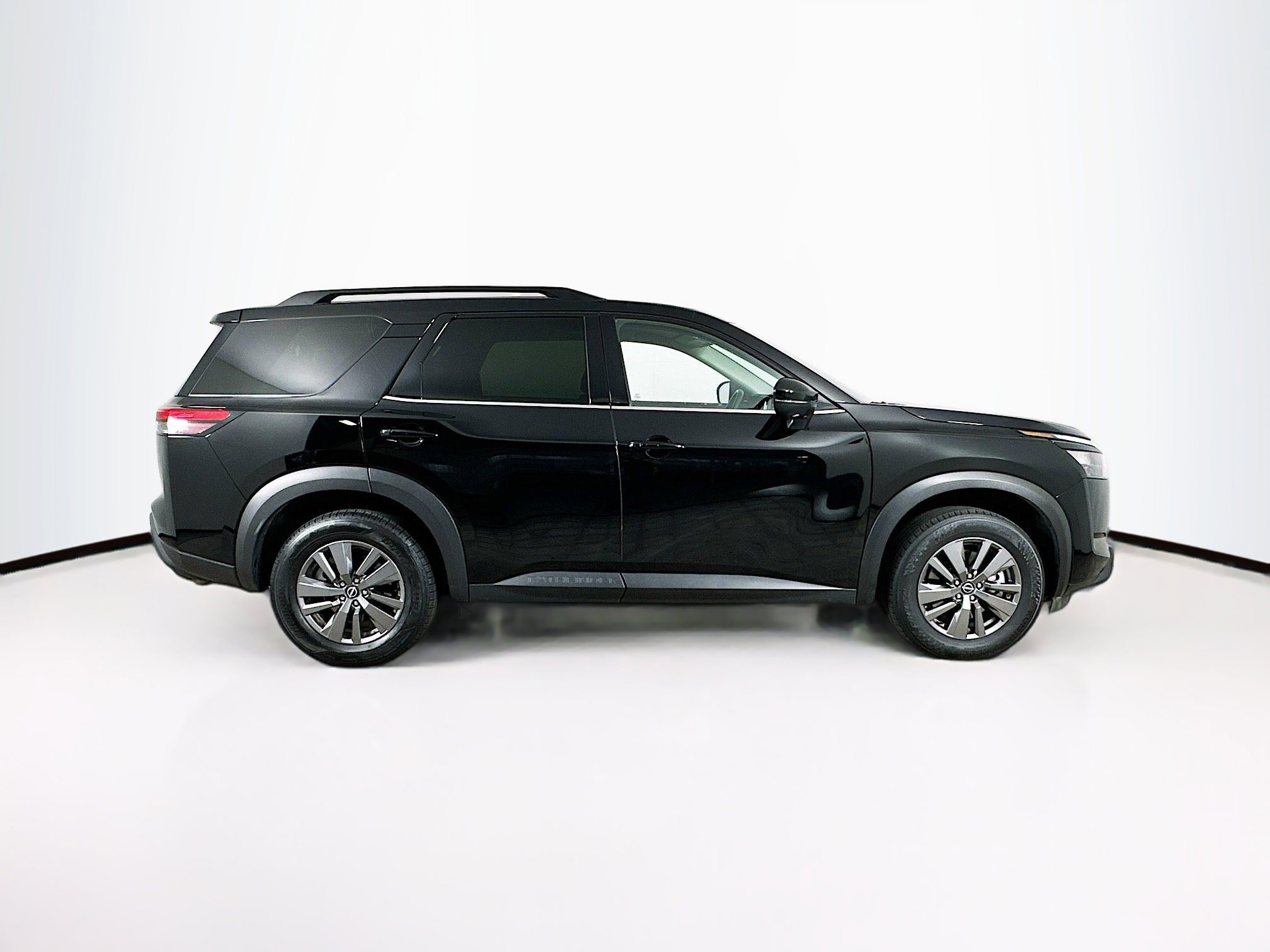 Used 2025 Nissan Pathfinder SV image 10