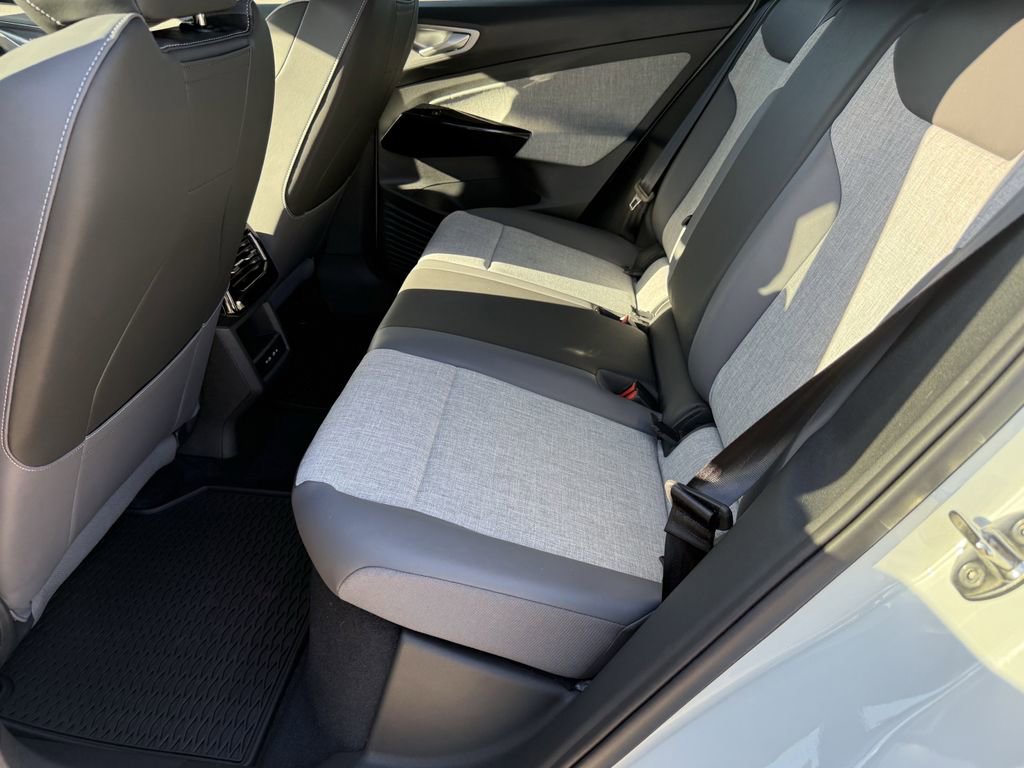 New 2025 Volkswagen ID.4 Pro RWD image 23