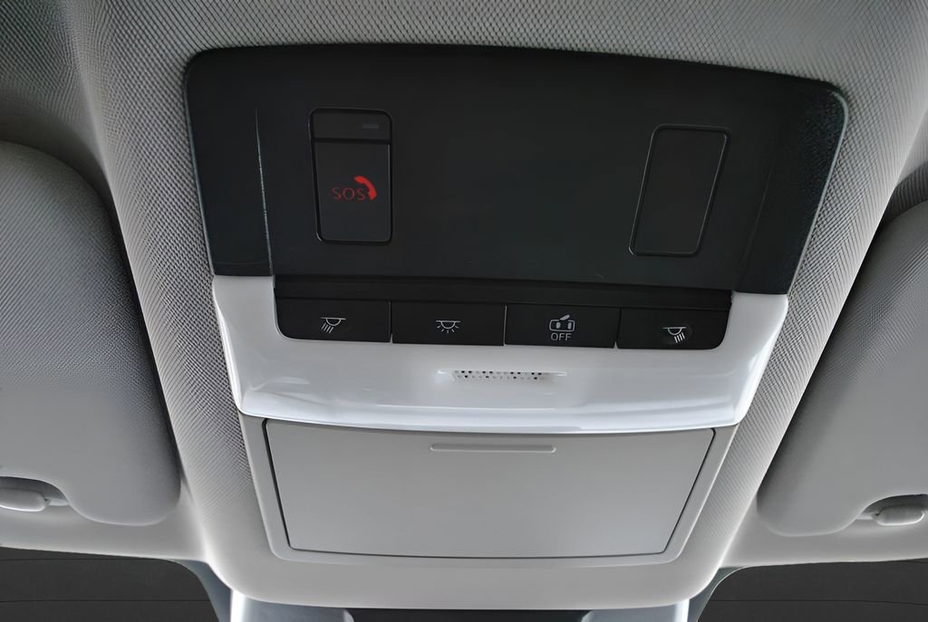 Used 2025 Nissan Rogue SV AWD/4WD image 9