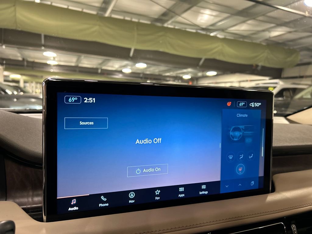 Used 2023 Lincoln Nautilus Reserve AWD/4WD image 16