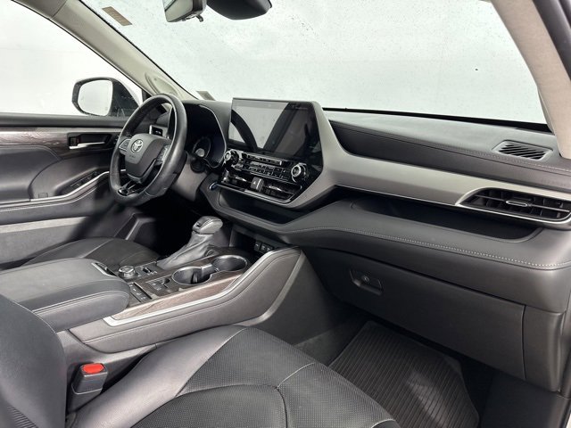 Used 2021 Toyota Highlander Platinum image 25