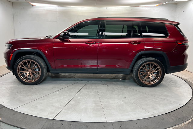 Used 2025 Jeep Grand Cherokee L Limited w/ Black Appearance Package AWD/4WD image 2