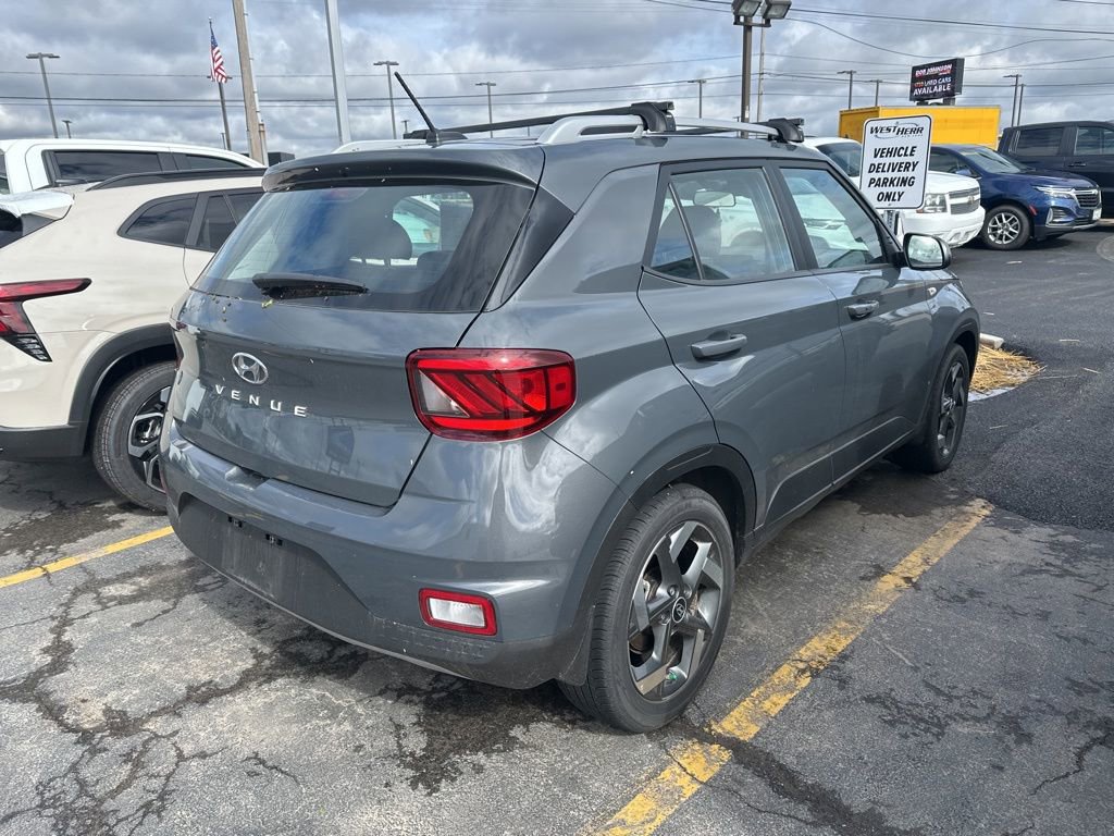 Used 2025 Hyundai Venue SEL FWD image 2