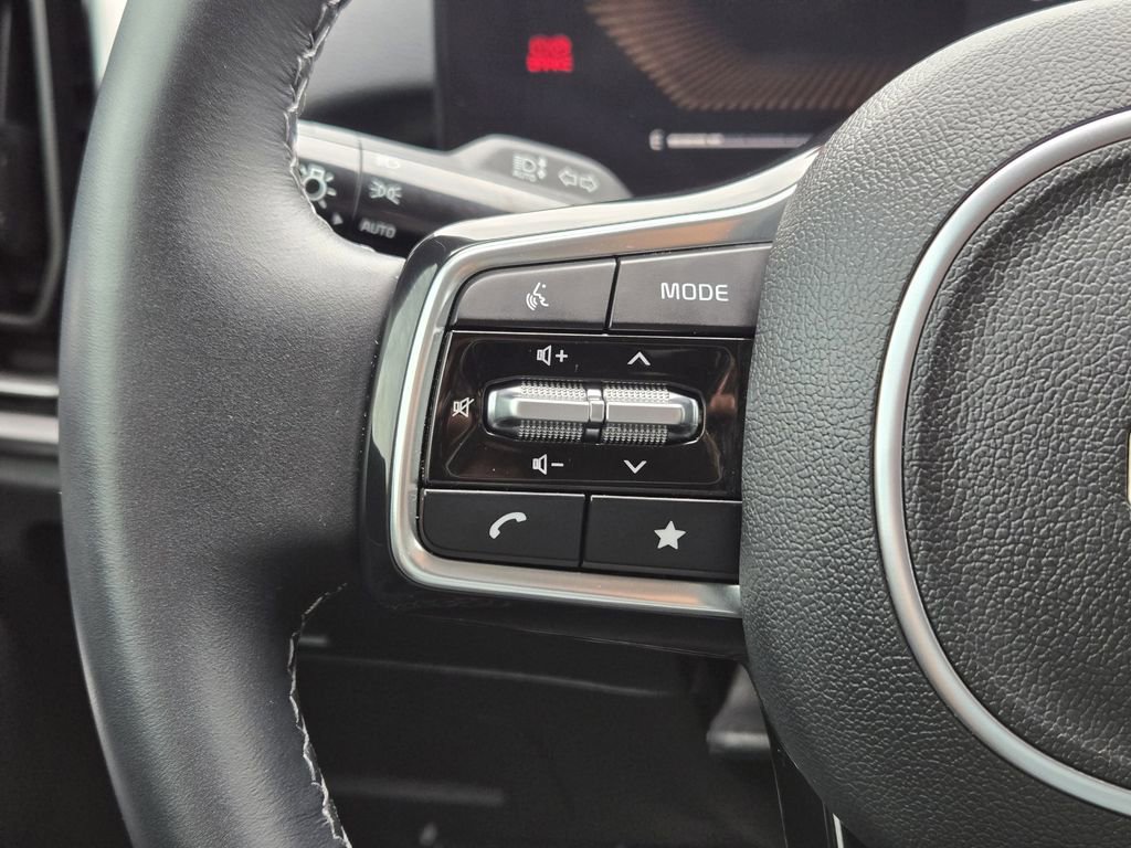 Certified 2025 Kia Sorento S FWD image 27