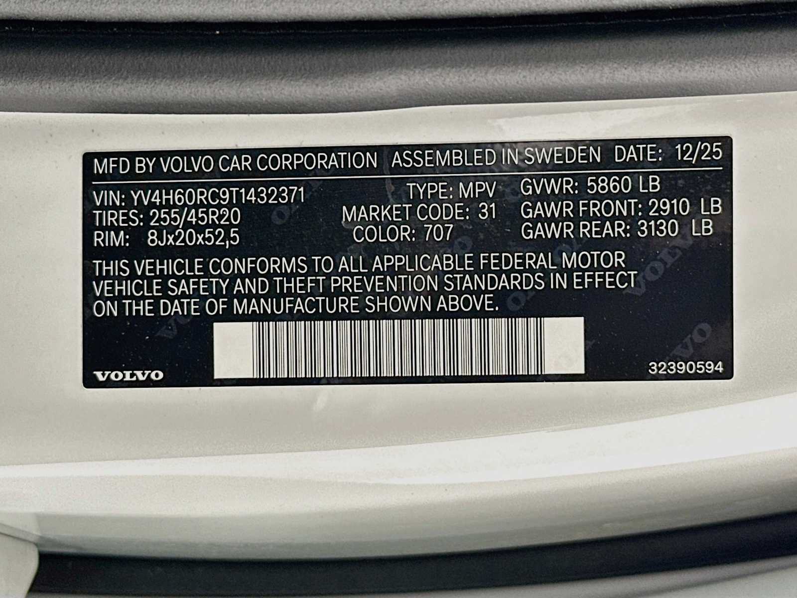 Used 2026 Volvo XC60 T8 Plus w/ Protection Package Premier AWD/4WD image 31